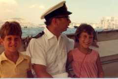 Hong-Kong-crossing-harbour