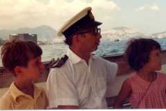 Hong-Kong-crossing-harbour